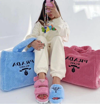 雑誌掲載で大人気★【Prada】★【2023秋冬新作】Re-Edition 2000 トートバッグ