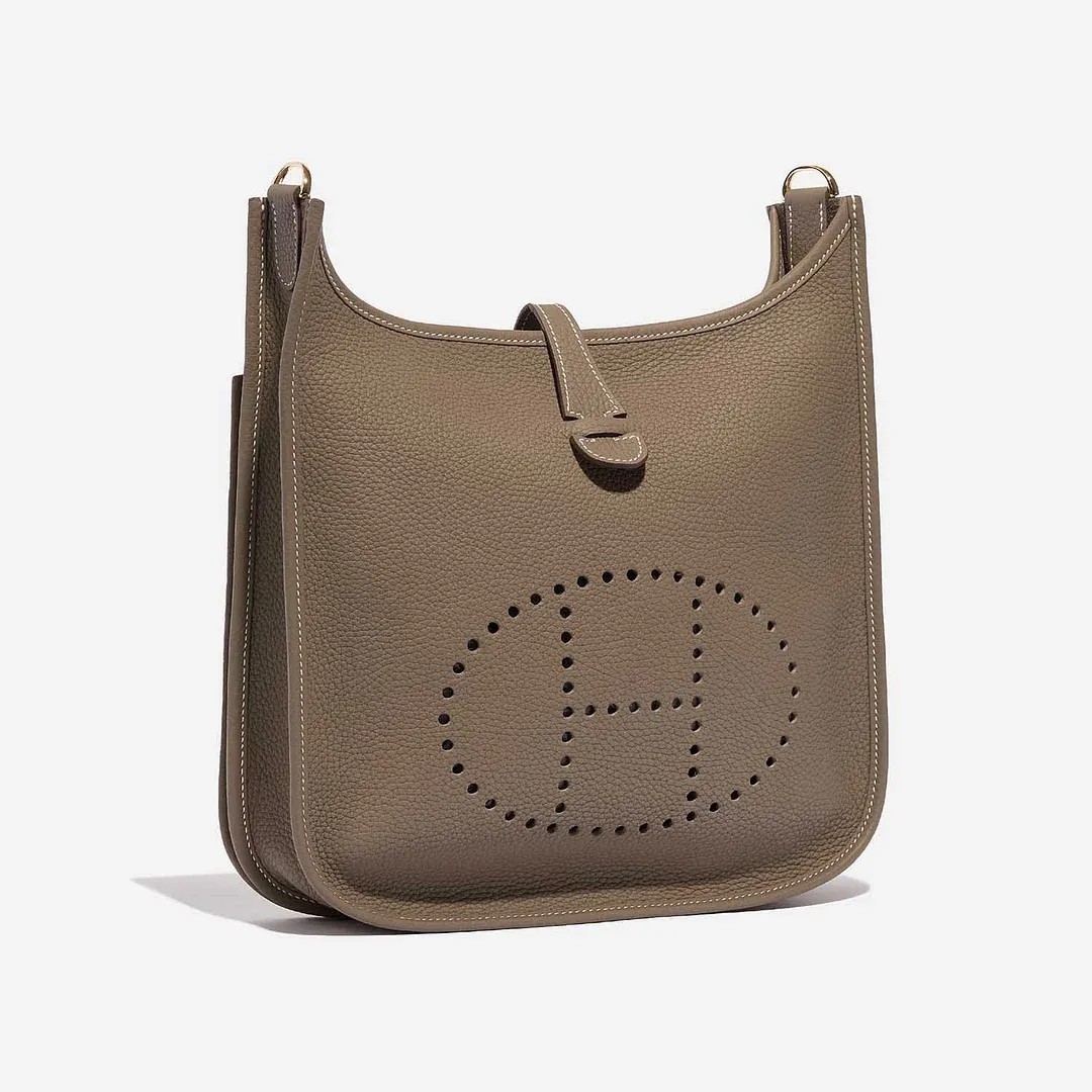 【HERMES】🔥「STORY」雑誌掲載💓高垣麗子さんの愛用しているエルメスの大人気新作“ÉVELYNE”バッグを入手