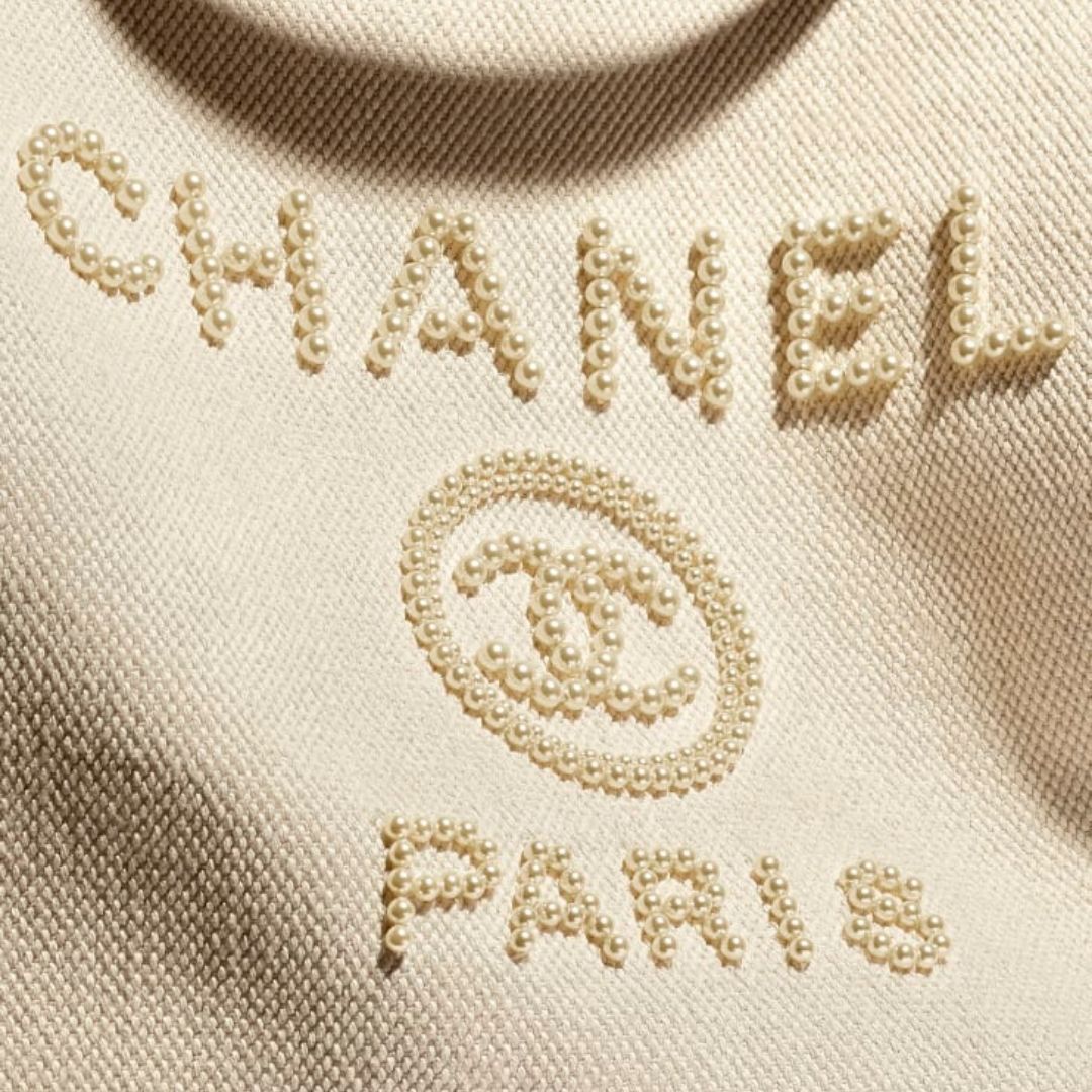 【Chanel】（シャネル）パールがとても上品♪大荷物さんの強い味方男女兼用