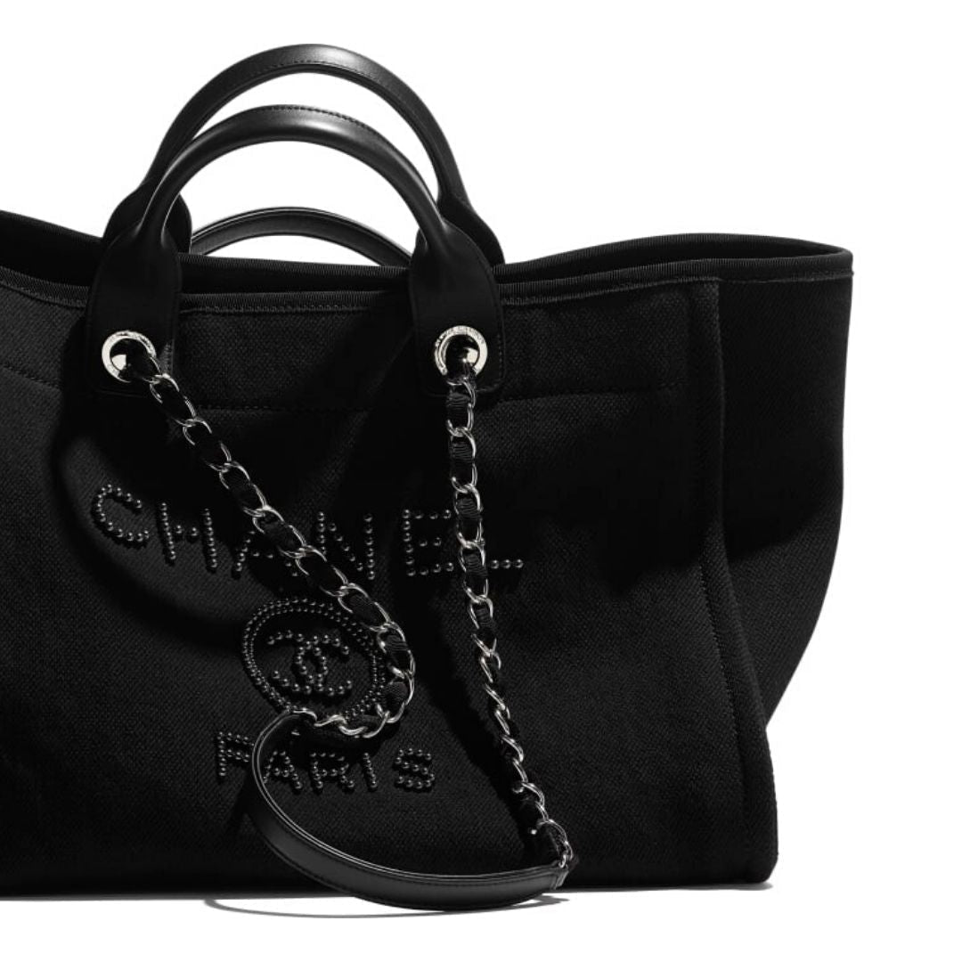 【Chanel】（シャネル）パールがとても上品♪大荷物さんの強い味方男女兼用