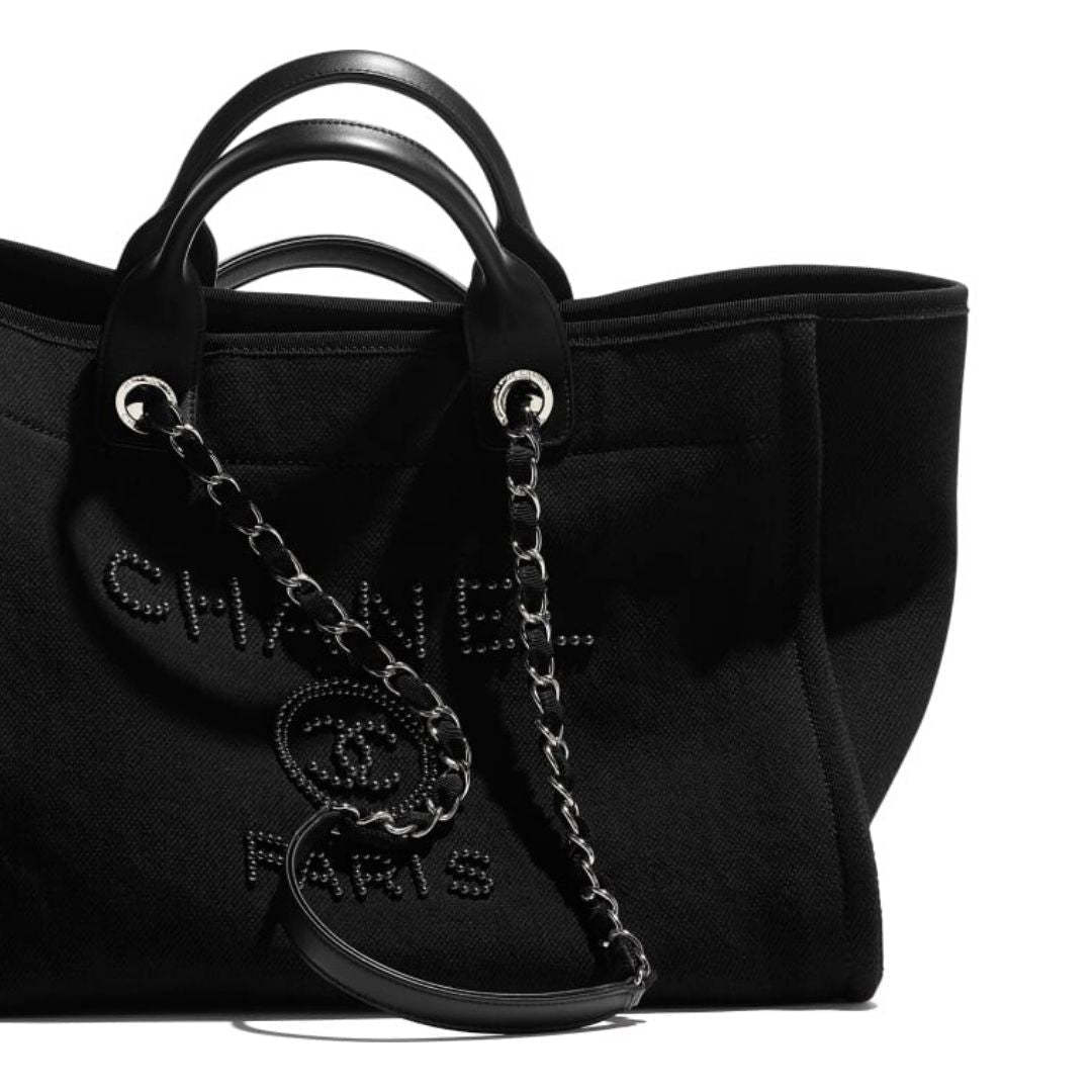 【Chanel】（シャネル）パールがとても上品♪大荷物さんの強い味方男女兼用