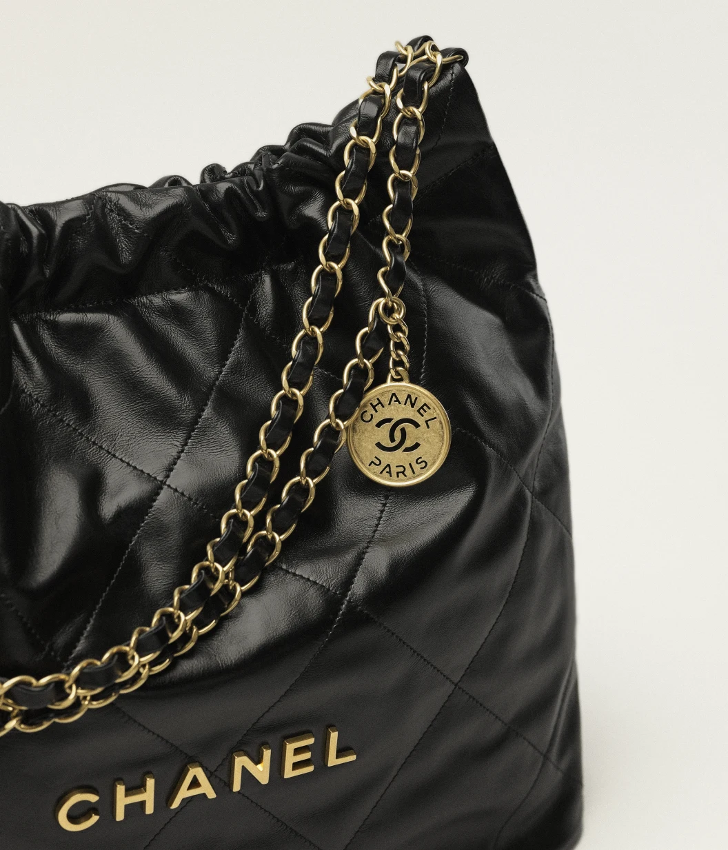 【CHANEL】VERY雑誌掲載✨通勤からデートまで💕これ一つで完結シャネル 22 ハンドバッグ👜