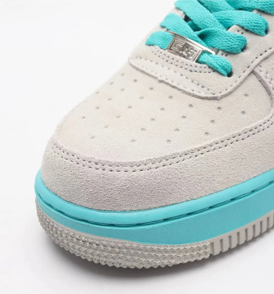 【Nike】★日本国内では未発売💓Nike X TIFFANY AIR FORCE 1 LOWが新たなカスタムシューズで再登場★超人気■男女兼用🔥お見逃しなく！