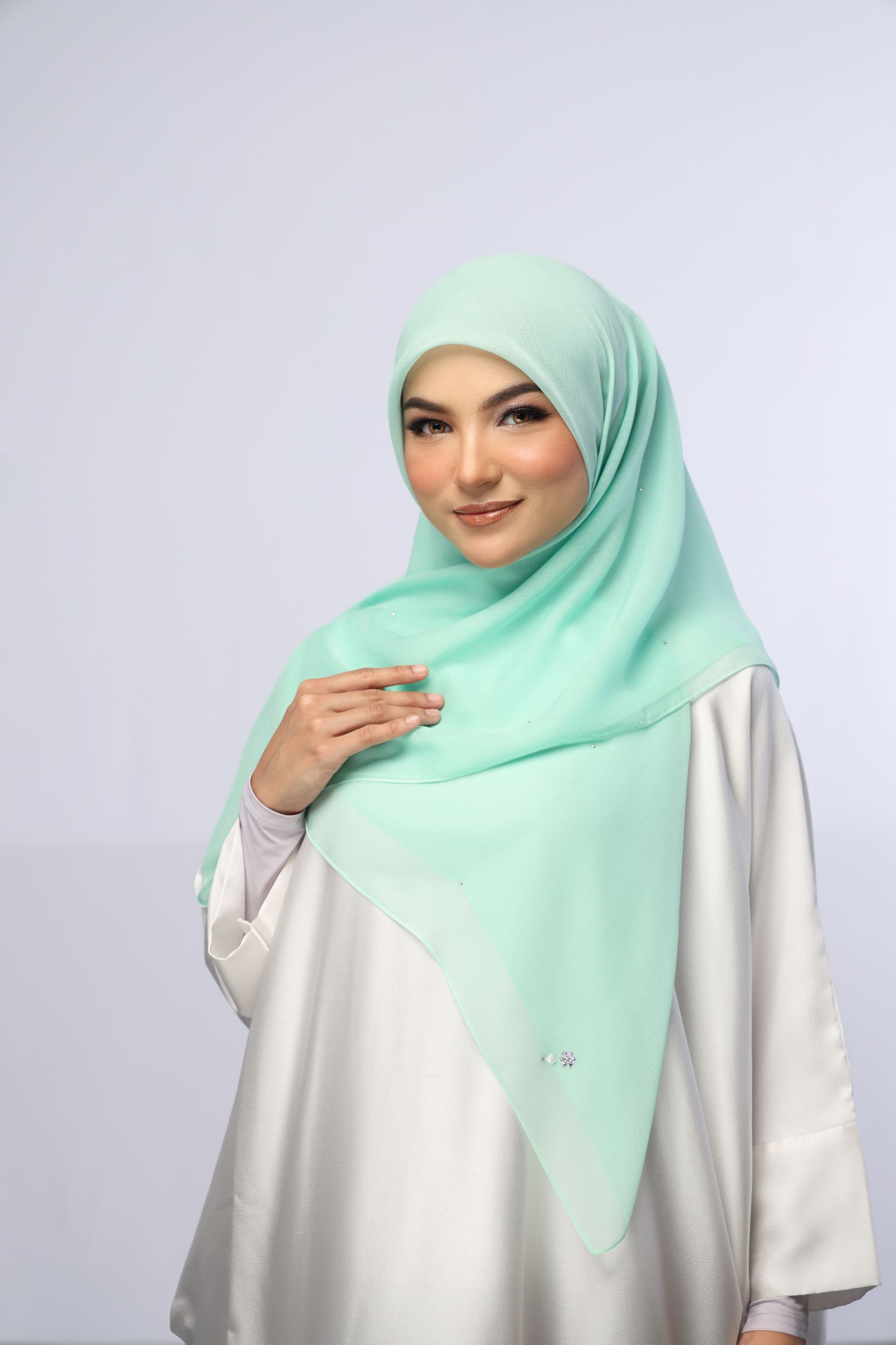 Bawal Warisan Blossom Mix Minimalist