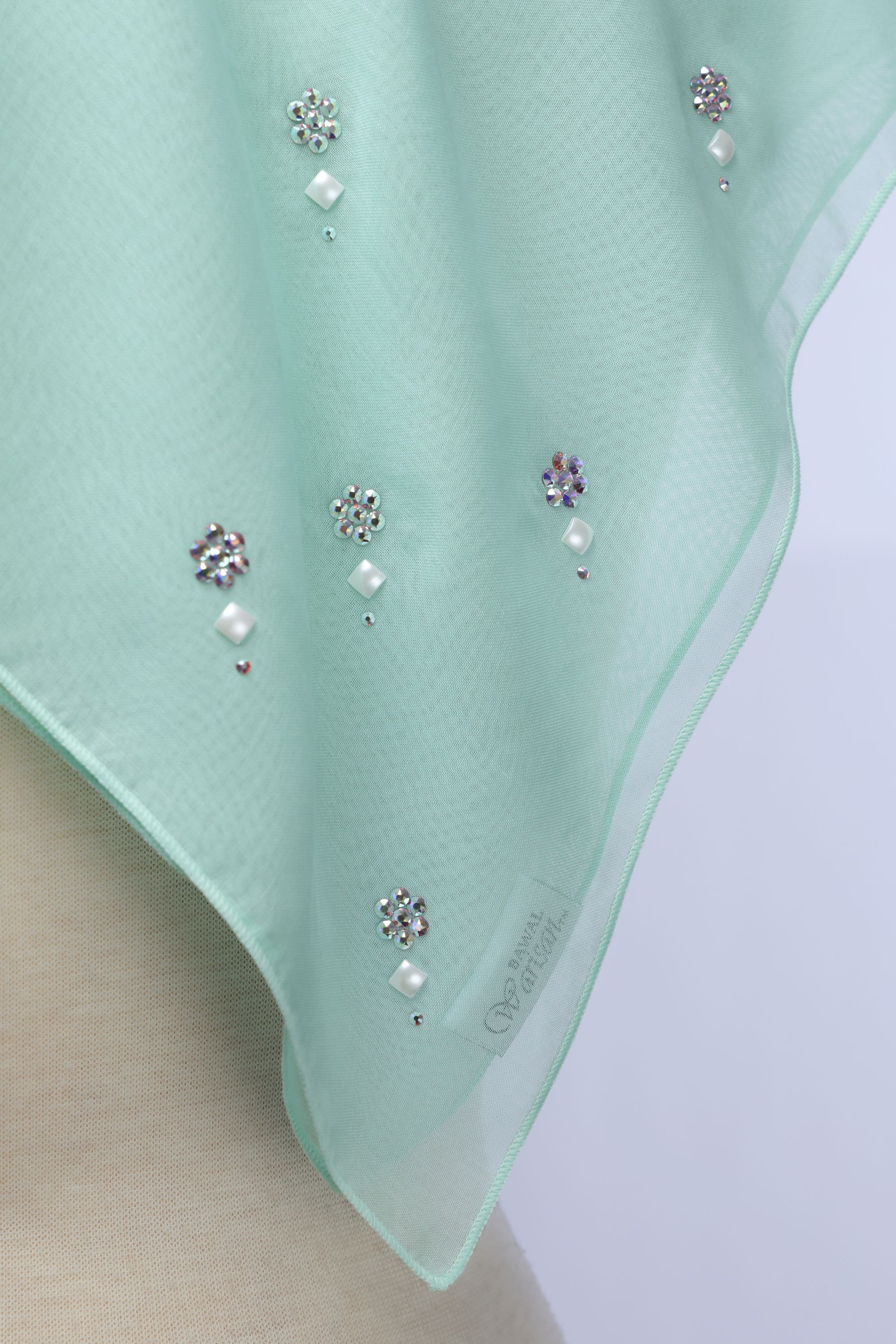 Bawal Warisan Blossom Mix Minimalist