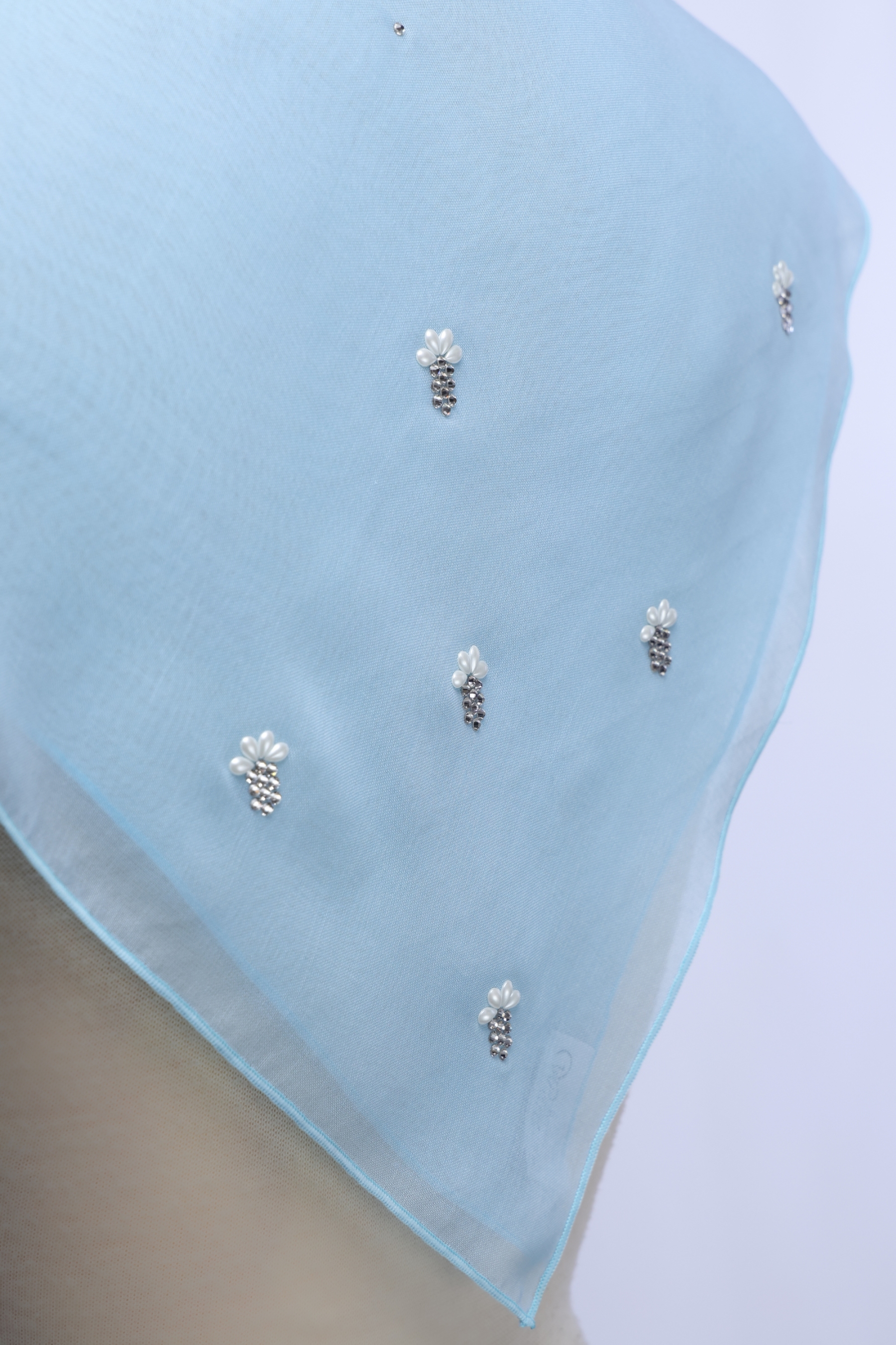 Bawal Warisan White Lily Minimalist