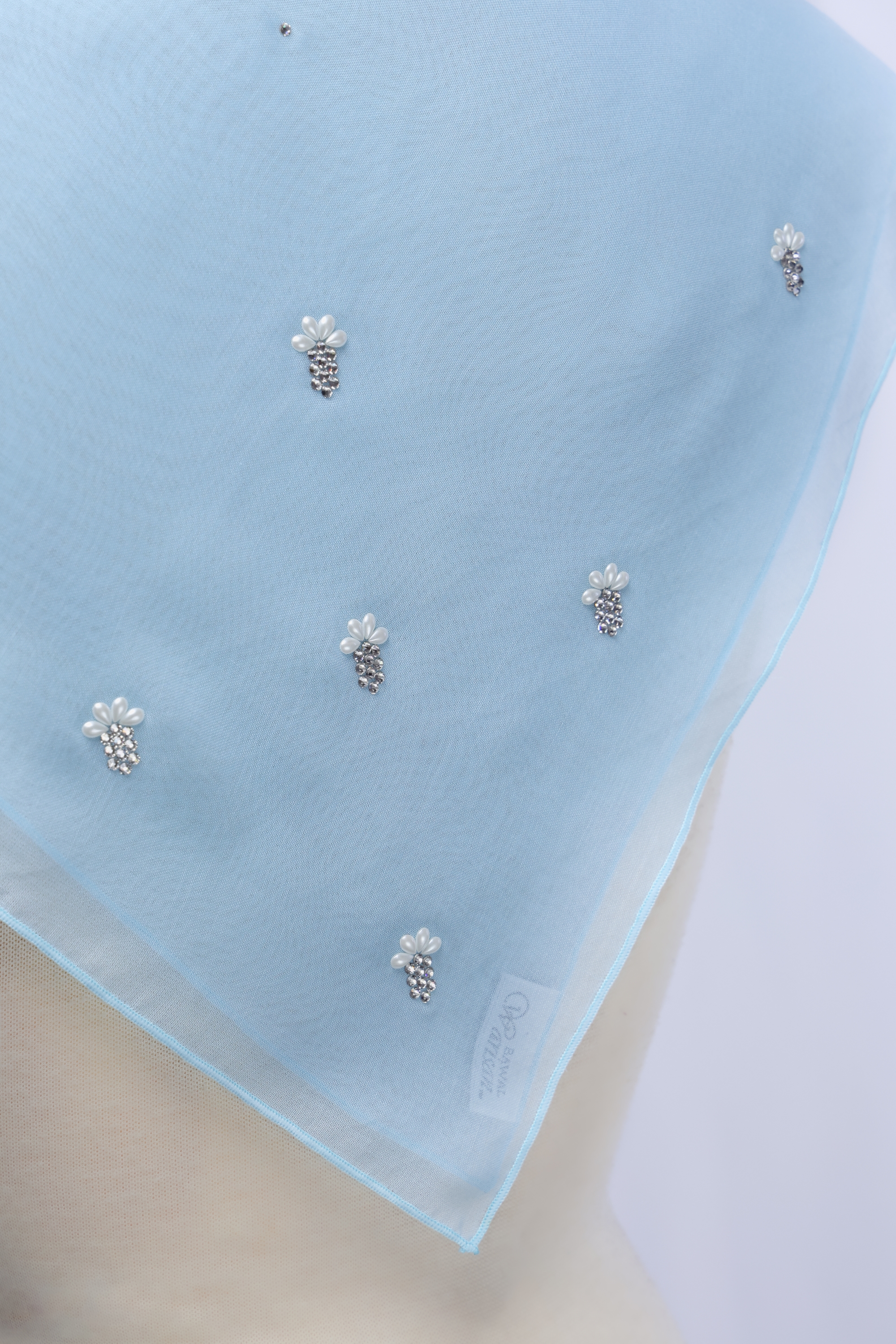 Bawal Warisan White Lily Minimalist