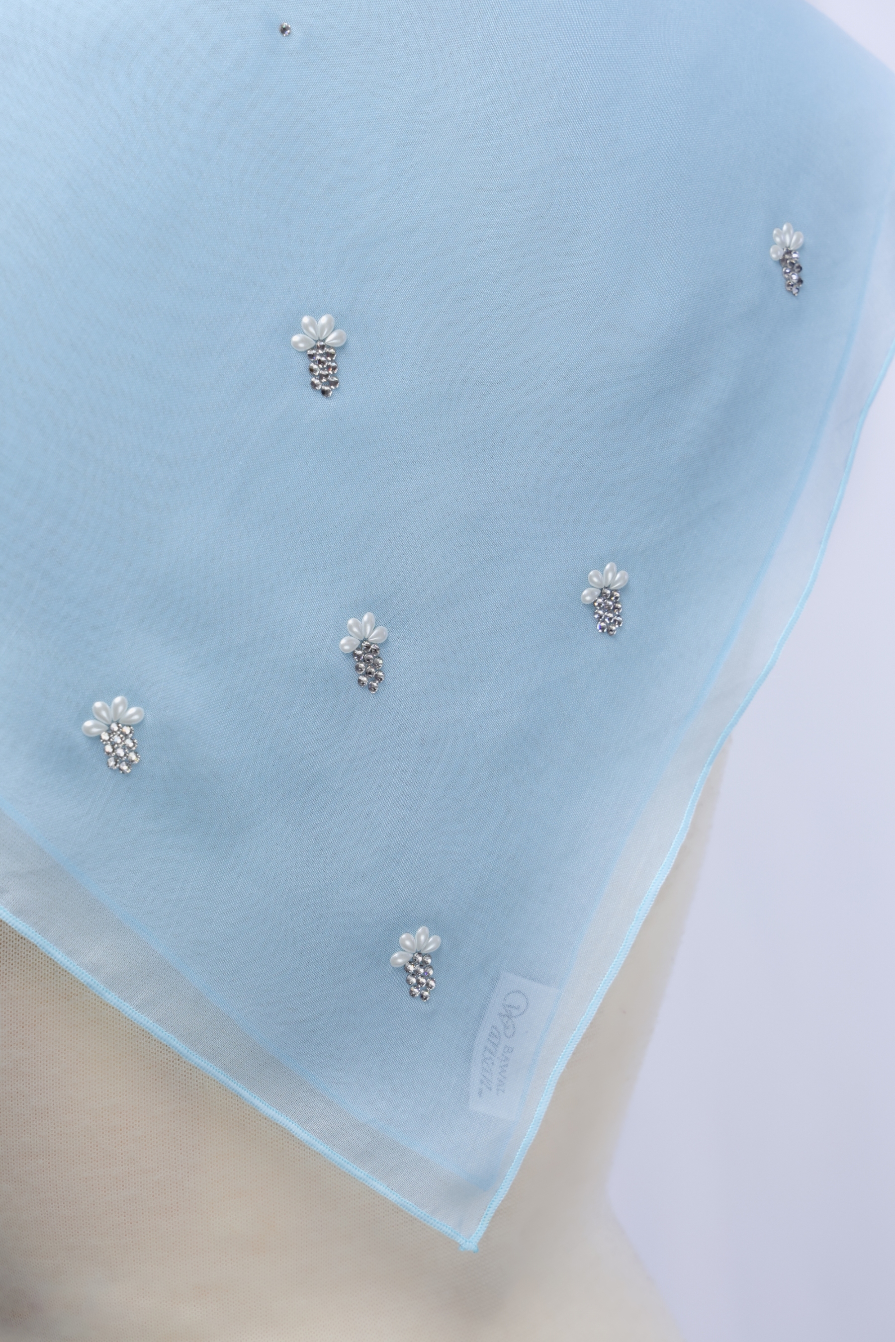 Bawal Warisan White Lily Minimalist