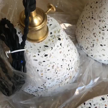 ペンダントライト 北欧 ダイニング テラゾー アイアン 金属 おしゃれ 1灯 口金EG9 LED対応 モダン シンプル 照明 天井照明 シェードランプ 玄関 リビング 寝室 洗面所 居間用 キッチン 簡単取付 引掛けシーリング おしゃれ ダクトレール