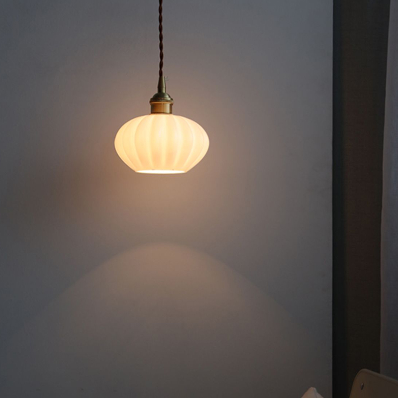 ペンダントライト ダイニング  北欧 ガラス ダクトレール用 真鍮 カボチャ型 1灯 E26口金 led モダン シンプル レトロ デザイン 天井照明 シェードランプ リビング  トイレ 寝室 洗面所 居間用 キッチン 食卓用  可愛い 階段 和風 ホワイト 光 影 丸 小型