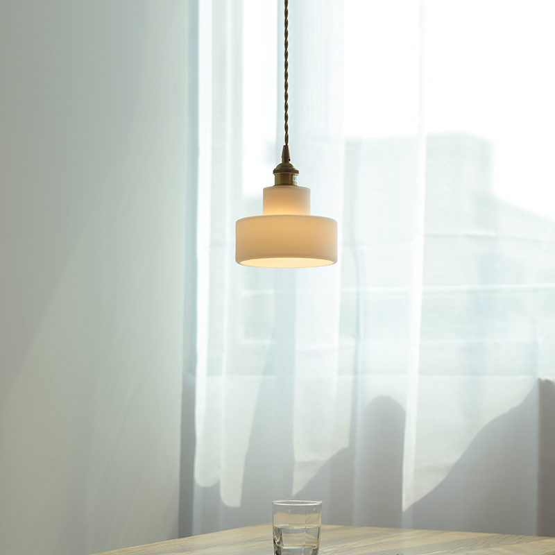 ペンダントライト ダイニング  北欧 ガラス ダクトレール用 アイアン 筒型 1灯 E26口金 led モダン シンプル レトロ デザイン 天井照明 シェードランプ  ライト 玄関 リビング  トイレ 寝室 洗面所 居間用 キッチン 食卓用  可愛い 階段 和風 ホワイト 光 影