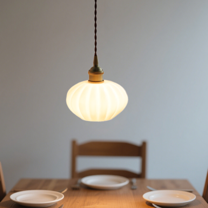 ペンダントライト ダイニング  北欧 ガラス ダクトレール用 真鍮 カボチャ型 1灯 E26口金 led モダン シンプル レトロ デザイン 天井照明 シェードランプ リビング  トイレ 寝室 洗面所 居間用 キッチン 食卓用  可愛い 階段 和風 ホワイト 光 影 丸 小型