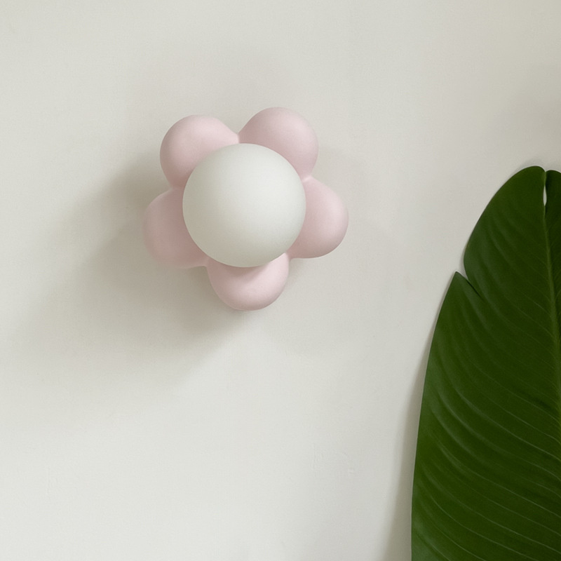 可愛い花 壁掛け ウォールライト シーリングライト  木 ガラス 壁飾り 北欧 1灯 ダイニング おしゃれ led モダン シンプル デザイン 照明 花びら シェードランプ ライト 玄関 リビングルーム 寝室 洗面所 居間用 ホワイト キッチン 新生活 子供部屋