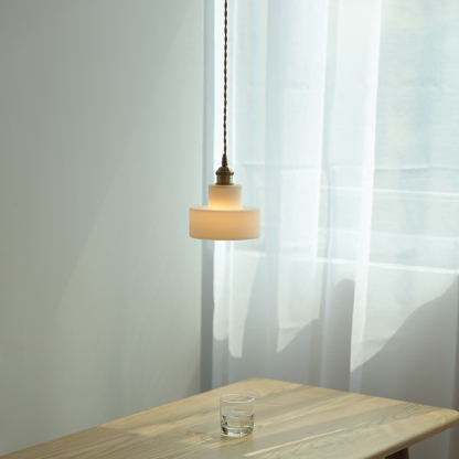 ペンダントライト ダイニング  北欧 ガラス ダクトレール用 アイアン 筒型 1灯 E26口金 led モダン シンプル レトロ デザイン 天井照明 シェードランプ  ライト 玄関 リビング  トイレ 寝室 洗面所 居間用 キッチン 食卓用  可愛い 階段 和風 ホワイト 光 影