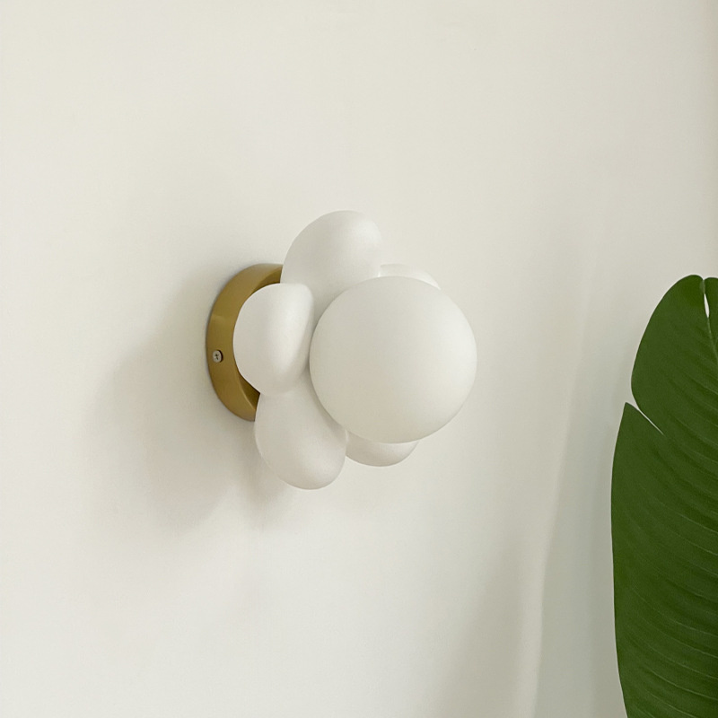 可愛い花 壁掛け ウォールライト シーリングライト  木 ガラス 壁飾り 北欧 1灯 ダイニング おしゃれ led モダン シンプル デザイン 照明 花びら シェードランプ ライト 玄関 リビングルーム 寝室 洗面所 居間用 ホワイト キッチン 新生活 子供部屋