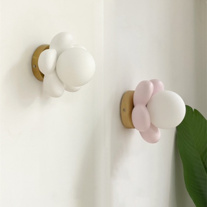 可愛い花 壁掛け ウォールライト シーリングライト  木 ガラス 壁飾り 北欧 1灯 ダイニング おしゃれ led モダン シンプル デザイン 照明 花びら シェードランプ ライト 玄関 リビングルーム 寝室 洗面所 居間用 ホワイト キッチン 新生活 子供部屋