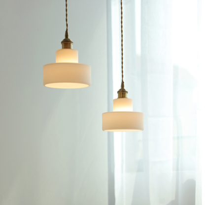 ペンダントライト ダイニング  北欧 ガラス ダクトレール用 アイアン 筒型 1灯 E26口金 led モダン シンプル レトロ デザイン 天井照明 シェードランプ  ライト 玄関 リビング  トイレ 寝室 洗面所 居間用 キッチン 食卓用  可愛い 階段 和風 ホワイト 光 影