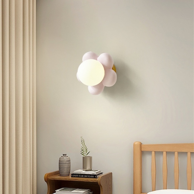 可愛い花 壁掛け ウォールライト シーリングライト  木 ガラス 壁飾り 北欧 1灯 ダイニング おしゃれ led モダン シンプル デザイン 照明 花びら シェードランプ ライト 玄関 リビングルーム 寝室 洗面所 居間用 ホワイト キッチン 新生活 子供部屋