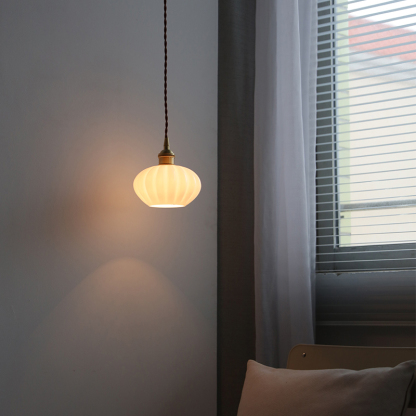 ペンダントライト ダイニング  北欧 ガラス ダクトレール用 真鍮 カボチャ型 1灯 E26口金 led モダン シンプル レトロ デザイン 天井照明 シェードランプ リビング  トイレ 寝室 洗面所 居間用 キッチン 食卓用  可愛い 階段 和風 ホワイト 光 影 丸 小型