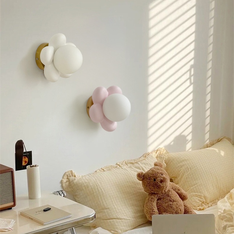 可愛い花 壁掛け ウォールライト シーリングライト  木 ガラス 壁飾り 北欧 1灯 ダイニング おしゃれ led モダン シンプル デザイン 照明 花びら シェードランプ ライト 玄関 リビングルーム 寝室 洗面所 居間用 ホワイト キッチン 新生活 子供部屋