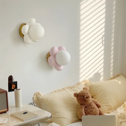 可愛い花 壁掛け ウォールライト シーリングライト  木 ガラス 壁飾り 北欧 1灯 ダイニング おしゃれ led モダン シンプル デザイン 照明 花びら シェードランプ ライト 玄関 リビングルーム 寝室 洗面所 居間用 ホワイト キッチン 新生活 子供部屋