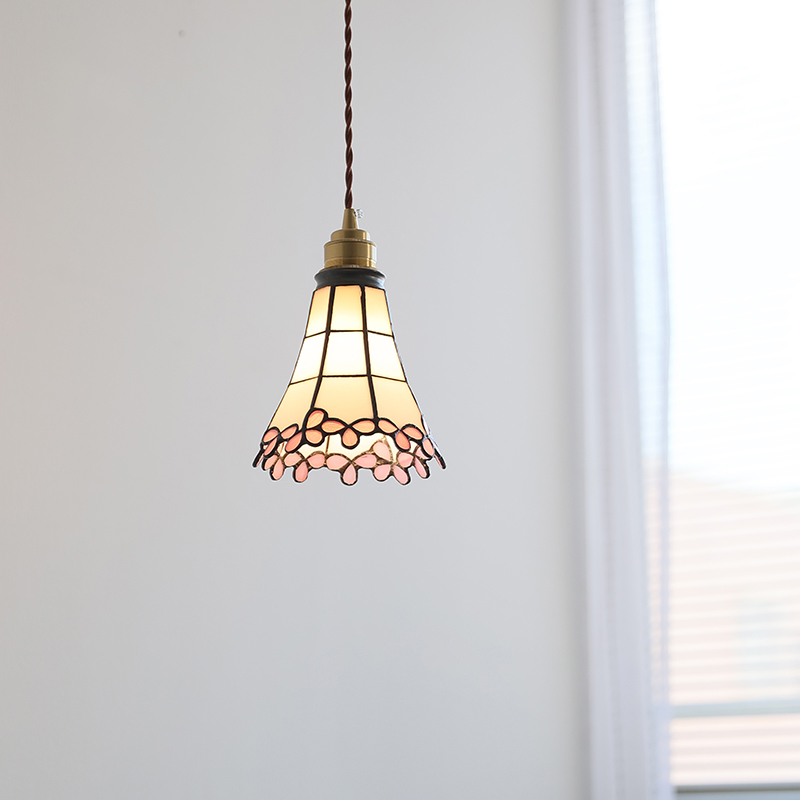 ペンダントライト ダイニング  北欧 ガラス ダクトレール用 花びら 傘 1灯 E26口金 led モダン シンプル レトロ デザイン 天井照明 シェードランプ  ライト 玄関 リビング  トイレ 寝室 洗面所 居間用 キッチン 食卓用  可愛い 階段 和風 ピンク 光 影 雰囲気