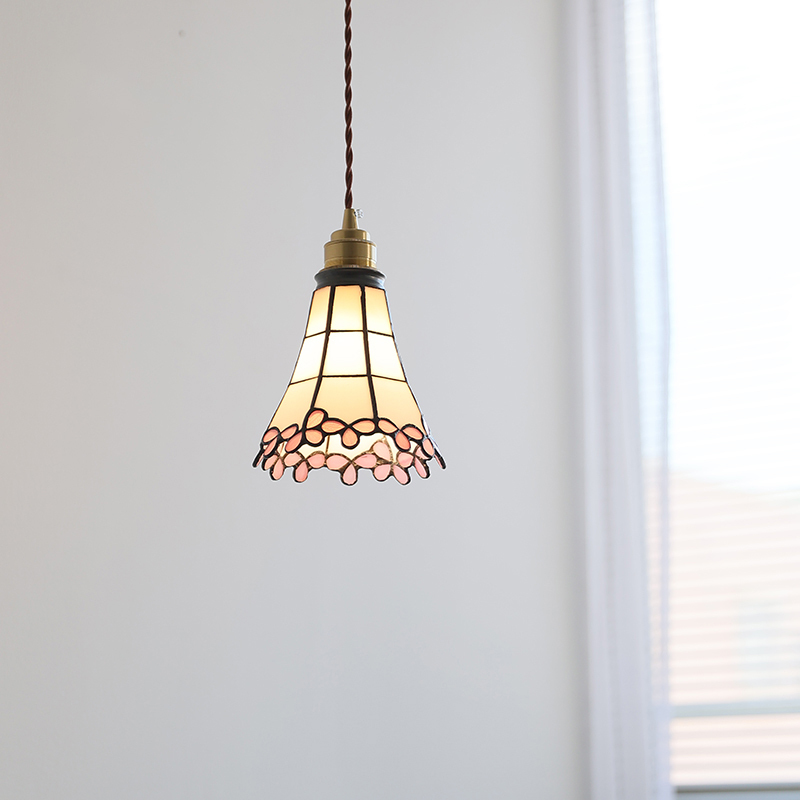 ペンダントライト ダイニング  北欧 ガラス ダクトレール用 花びら 傘 1灯 E26口金 led モダン シンプル レトロ デザイン 天井照明 シェードランプ  ライト 玄関 リビング  トイレ 寝室 洗面所 居間用 キッチン 食卓用  可愛い 階段 和風 ピンク 光 影 雰囲気