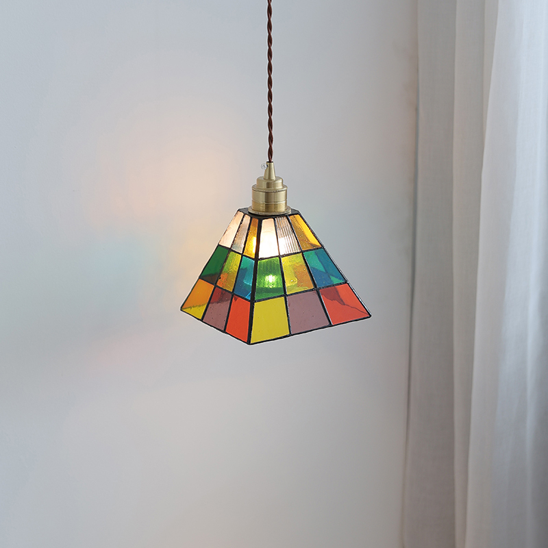 ペンダントライト ダイニング  北欧 ガラス ダクトレール用 アイアン 台形 キューブ 1灯 E26口金 led モダン シンプル レトロ デザイン 天井照明 シェードランプ  玄関 リビング  トイレ 寝室 洗面所 居間用 キッチン 食卓用  可愛い 階段 和風 ステンドガラス