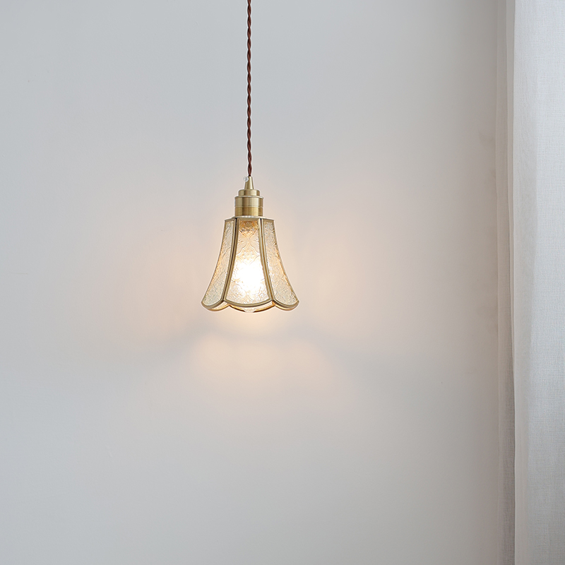 ペンダントライト ダイニング  北欧 ガラス ダクトレール用 アイアン 花 1灯 E26口金 led モダン シンプル レトロ デザイン 天井照明 シェードランプ  ライト 玄関 リビング  トイレ 寝室 洗面所 居間用 キッチン 食卓用  可愛い 階段 和風 クリア 光 影 ムード