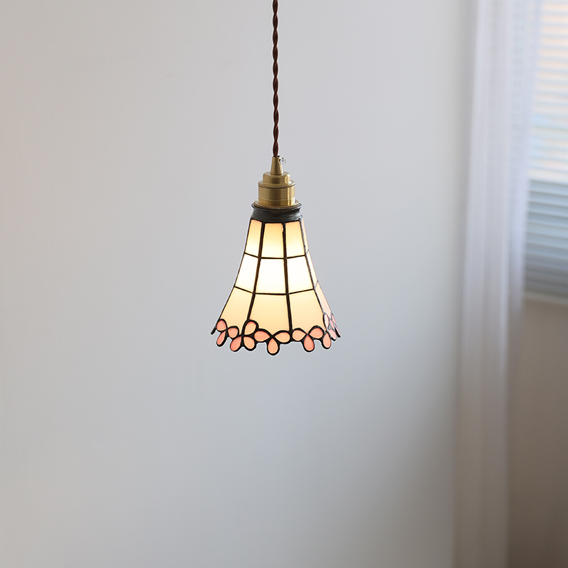 ペンダントライト ダイニング  北欧 ガラス ダクトレール用 花びら 傘 1灯 E26口金 led モダン シンプル レトロ デザイン 天井照明 シェードランプ  ライト 玄関 リビング  トイレ 寝室 洗面所 居間用 キッチン 食卓用  可愛い 階段 和風 ピンク 光 影 雰囲気