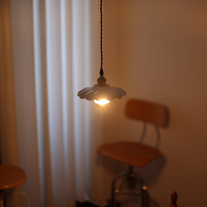 ペンダントライト 北欧 ダイニング 磁器 陶器 アイアン 金属 おしゃれ 1灯 口金E26 LED対応 モダン シンプル 照明 天井照明 シェードランプ 玄関 リビング 寝室 洗面所 居間用 キッチン 簡単取付 引掛けシーリング おしゃれ ダクトレール