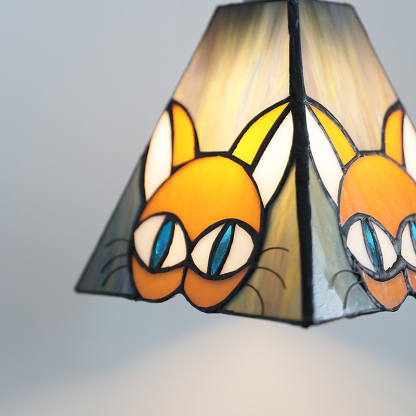 ペンダントライト ダイニング  北欧 ガラス ダクトレール用 アイアン 猫 ねこ 台形 1灯 E26口金 led モダン シンプル レトロ デザイン 天井照明 シェードランプ  玄関 リビング  トイレ 寝室 洗面所 居間用 キッチン 食卓用  可愛い 階段 和風  ステンドガラス