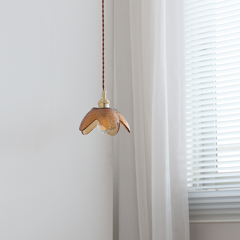 ペンダントライト ダイニング  北欧 ガラス ダクトレール用 アイアン 花 1灯 E26口金 led モダン シンプル レトロ デザイン 天井照明 シェードランプ  ライト 玄関 リビング  トイレ 寝室 洗面所 居間用 キッチン 食卓用  可愛い 階段 和風 茶色 光 影