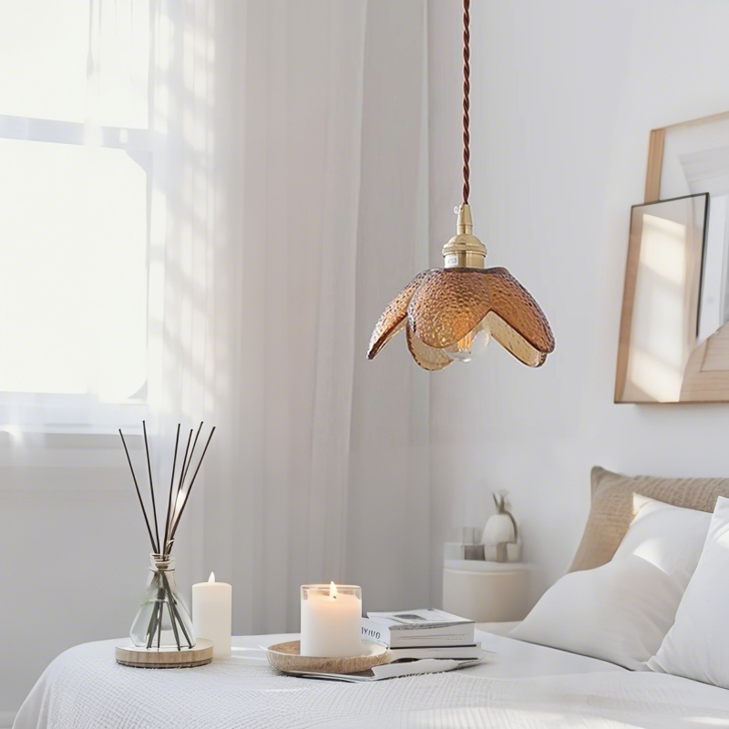 ペンダントライト ダイニング  北欧 ガラス ダクトレール用 アイアン 花 1灯 E26口金 led モダン シンプル レトロ デザイン 天井照明 シェードランプ  ライト 玄関 リビング  トイレ 寝室 洗面所 居間用 キッチン 食卓用  可愛い 階段 和風 茶色 光 影