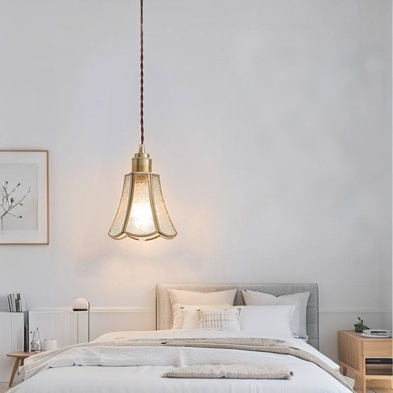 ペンダントライト ダイニング  北欧 ガラス ダクトレール用 アイアン 花 1灯 E26口金 led モダン シンプル レトロ デザイン 天井照明 シェードランプ  ライト 玄関 リビング  トイレ 寝室 洗面所 居間用 キッチン 食卓用  可愛い 階段 和風 クリア 光 影 ムード