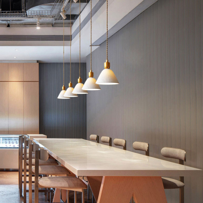 ペンダントライト 北欧 ダイニング 磁器 陶器 アイアン 金属 おしゃれ 1灯 口金E26 LED対応 モダン シンプル デザイン 照明 天井照明 シェードランプ ライト 玄関 リビング 寝室 洗面所 居間用 キッチン 簡単取付 引掛けシーリング おしゃれ ダクトレール