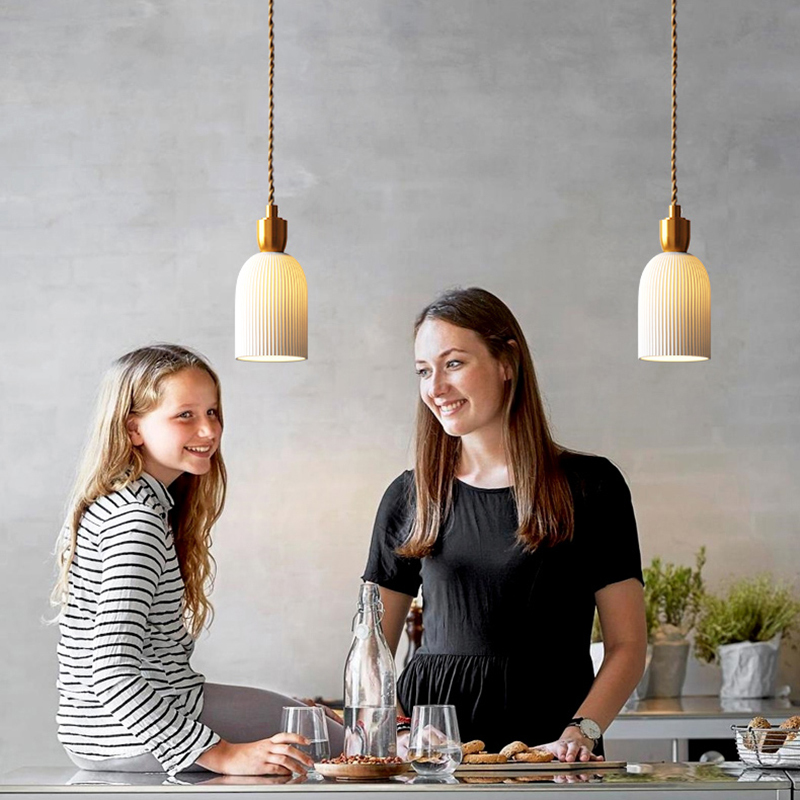 ペンダントライト 北欧 ダイニング 磁器 陶器 アイアン 金属 おしゃれ 1灯 口金E26 LED対応 モダン シンプル デザイン 照明 天井照明 シェードランプ ライト 玄関 リビング 寝室 洗面所 居間用 キッチン 簡単取付 引掛けシーリング おしゃれ ダクトレール