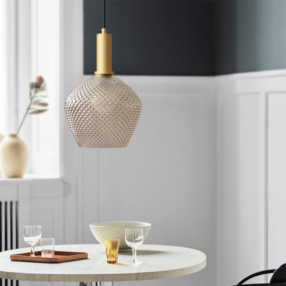 ペンダントライト 北欧 ガラス ダイニング おしゃれ 1灯 口金E26 LED対応 アイアン 金属 モダン シンプル デザイン 照明 天井照明 ライト 玄関 リビング 寝室 洗面所 居間 キッチン ダクトレール 引掛けシーリング 北欧