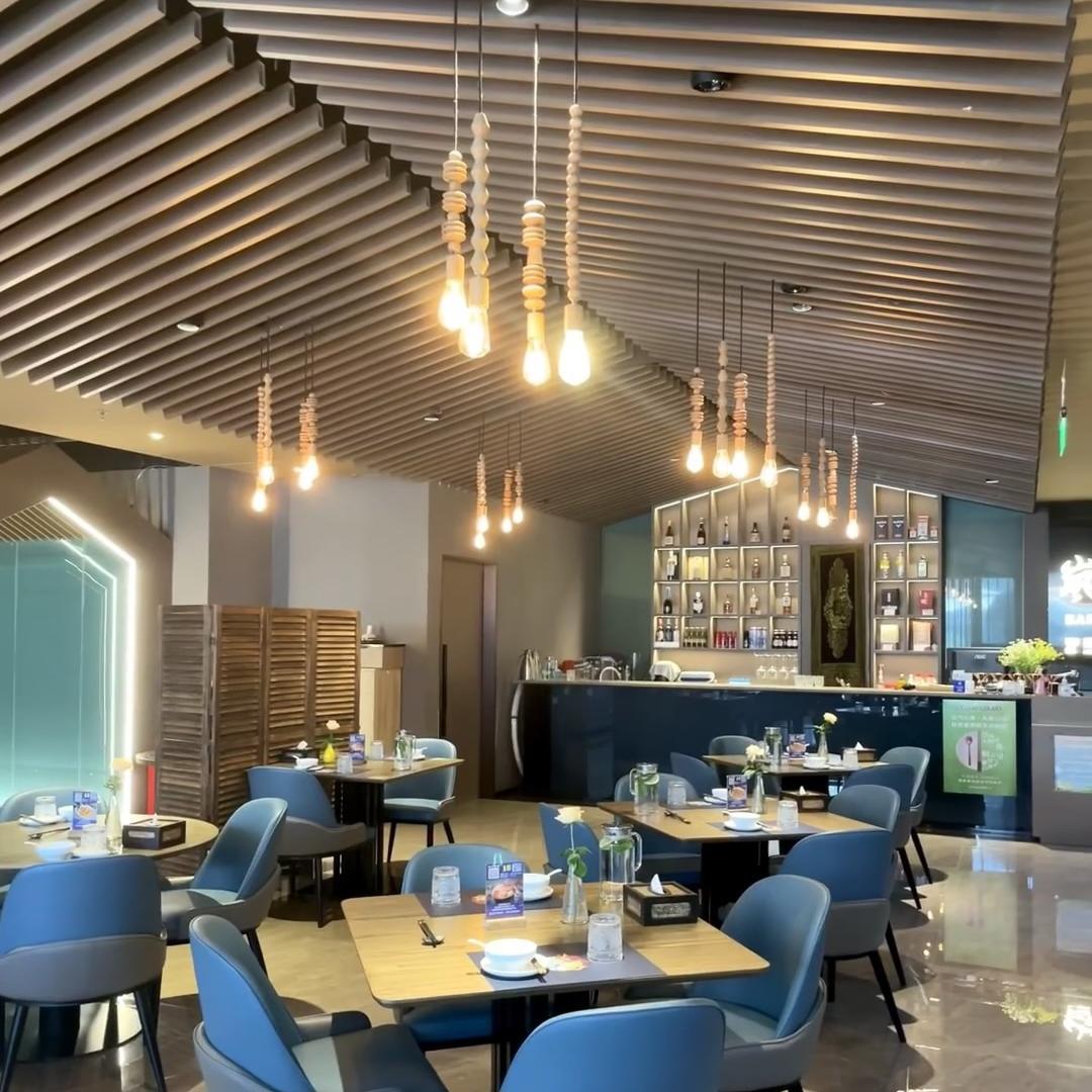 ペンダントライト ダイニング  北欧 木 胡桃色 ダクトレール用 アイアン 積み木 1灯 E26口金 led モダン シンプル レトロ デザイン 天井照明 シェードランプ  ライト 玄関 リビング  トイレ 寝室 洗面所 居間用 キッチン 食卓用  可愛い 階段 和風 ブロック