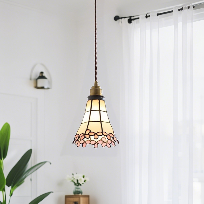 ペンダントライト ダイニング  北欧 ガラス ダクトレール用 花びら 傘 1灯 E26口金 led モダン シンプル レトロ デザイン 天井照明 シェードランプ  ライト 玄関 リビング  トイレ 寝室 洗面所 居間用 キッチン 食卓用  可愛い 階段 和風 ピンク 光 影 雰囲気