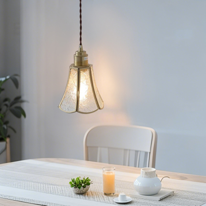 ペンダントライト ダイニング  北欧 ガラス ダクトレール用 アイアン 花 1灯 E26口金 led モダン シンプル レトロ デザイン 天井照明 シェードランプ  ライト 玄関 リビング  トイレ 寝室 洗面所 居間用 キッチン 食卓用  可愛い 階段 和風 クリア 光 影 ムード