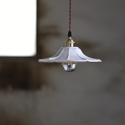 ペンダントライト 北欧 ダイニング 磁器 陶器 アイアン 金属 おしゃれ 1灯 口金E26 LED対応 モダン シンプル 照明 天井照明 シェードランプ 玄関 リビング 寝室 洗面所 居間用 キッチン 簡単取付 引掛けシーリング おしゃれ ダクトレール