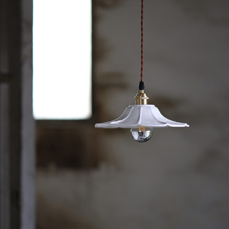 ペンダントライト 北欧 ダイニング 磁器 陶器 アイアン 金属 おしゃれ 1灯 口金E26 LED対応 モダン シンプル 照明 天井照明 シェードランプ 玄関 リビング 寝室 洗面所 居間用 キッチン 簡単取付 引掛けシーリング おしゃれ ダクトレール