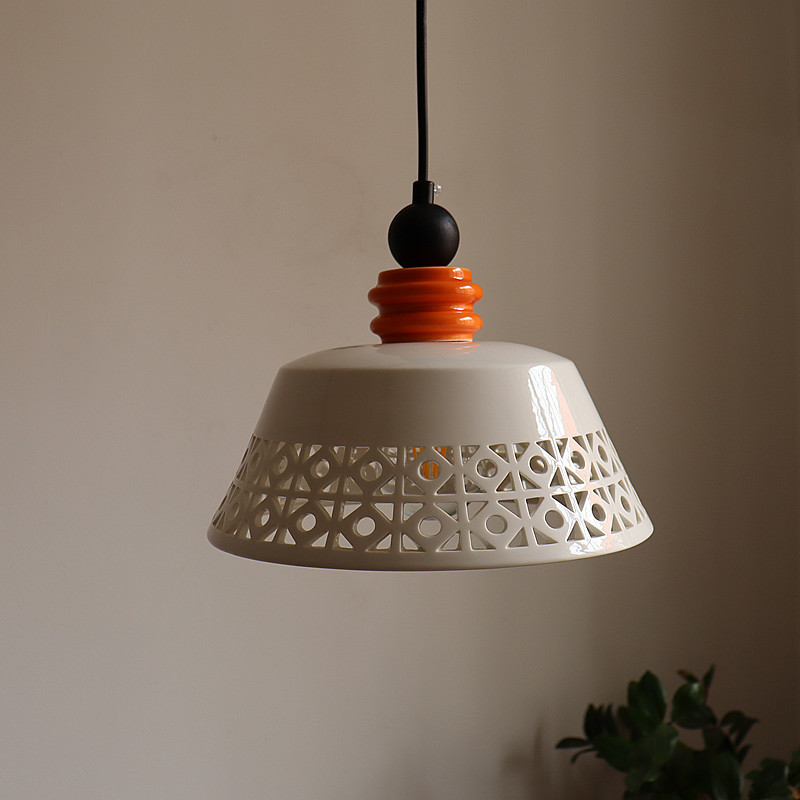 ペンダントライト 北欧 ダイニング 磁器 陶器 アイアン 金属 おしゃれ 1灯 口金E26 LED対応 モダン シンプル 照明 天井照明 シェードランプ 玄関 リビング 寝室 洗面所 居間用 キッチン 簡単取付 引掛けシーリング おしゃれ ダクトレール