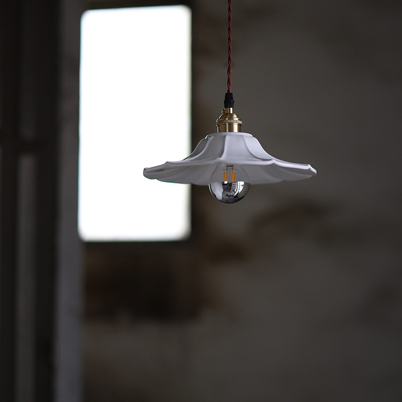 ペンダントライト 北欧 ダイニング 磁器 陶器 アイアン 金属 おしゃれ 1灯 口金E26 LED対応 モダン シンプル 照明 天井照明 シェードランプ 玄関 リビング 寝室 洗面所 居間用 キッチン 簡単取付 引掛けシーリング おしゃれ ダクトレール