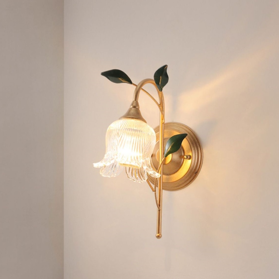 壁掛け ウォールライト ブラケットライト アイアン ガラス 壁飾り 北欧 1灯 ダイニング おしゃれ led モダン シンプル デザイン 照明 花びら シェードランプ ライト 玄関 リビングルーム 寝室 洗面所 居間用 クリア キッチン 新生活 子供部屋 可愛い