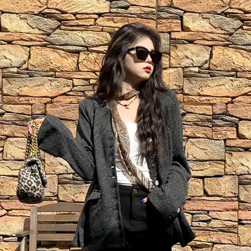 韓系甜酷風搭配｜深灰紐扣外套｜棕咖豹紋半身裙｜氣質顯瘦兩件組