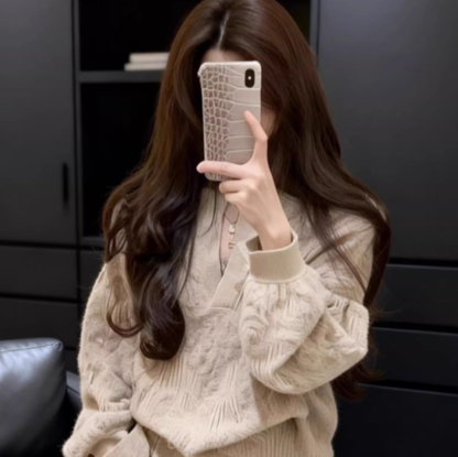 【預售】慵懶高級感休閒穿搭｜V領針織衫 ｜高腰A字短褲｜韓系老錢風套裝