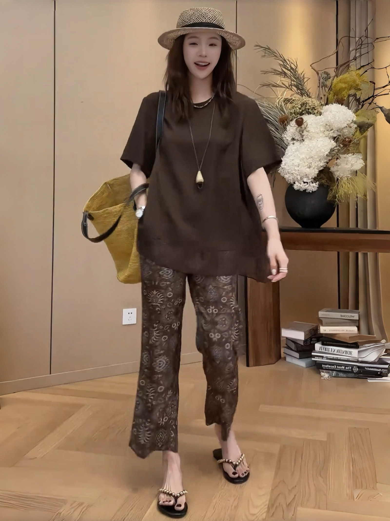 韓系復古減齡夏季兩件式套裝 | 寬鬆網紗拼接短袖 T 恤 | 復古印花高腰微喇叭褲