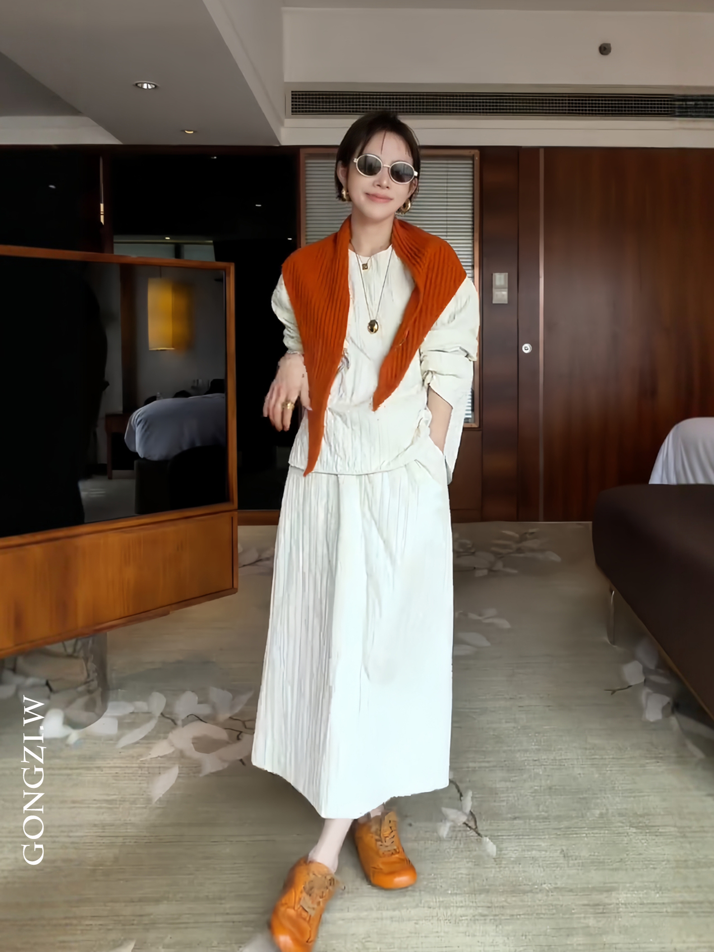 設計感棉服 | 寬鬆圓領長袖上衣 | 開叉半裙  贈橘色披肩 兼具溫度與時尚